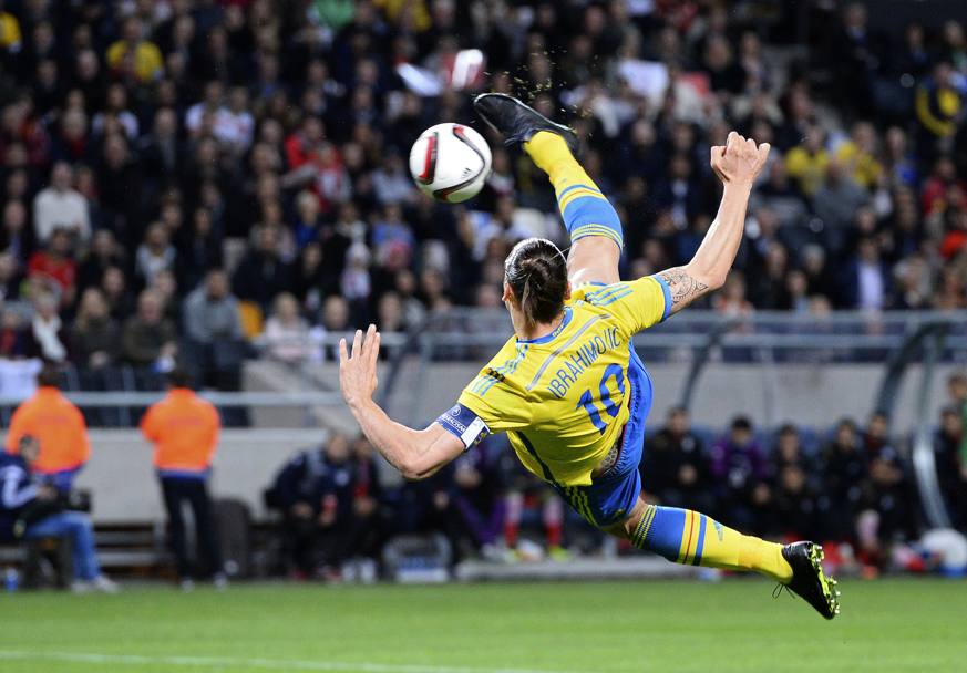 Calcio acrobatico: Zlatan Ibrahimovic, con la maglia della Svezia... (Afp)